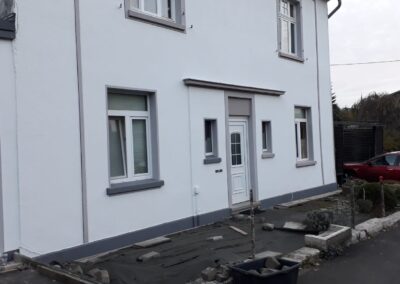 Außenanstrich eines Wohnhauses